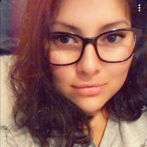 Meet your Posher, Yesenia